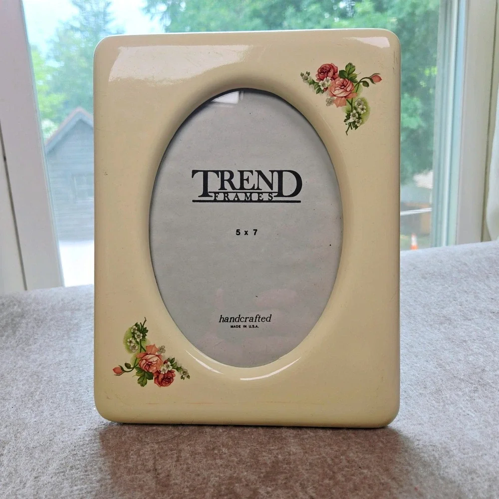 Vintage Trend Handcrafted Cream Ceramic Floral Rose 5x7 Oval Picture Frame USA